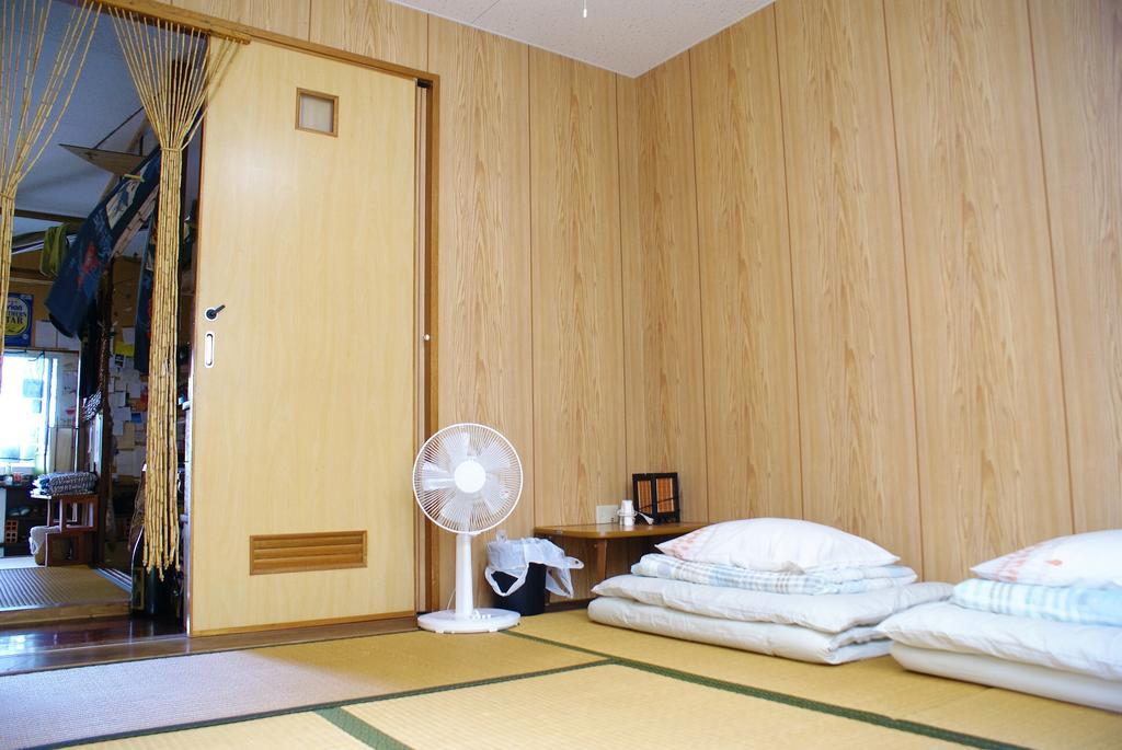 Minshuku Agaihama Hostel Yonabaru Buitenkant foto
